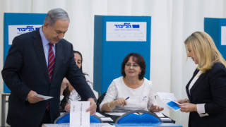 Bibi-Sara-Netanyahu-Likud-polls-voi