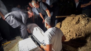 Family and friends mourn at the funeral of Danny Gonen, who was shot dead two days ago by a Palestinian terrorist near the West Bank settlement of Dolev, in Lod. June 20, 2015. Photo: FLASH90